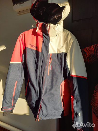 Зимний костюм для катания на лыжах и сноуборде