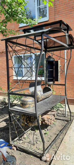 Мангал с крышей