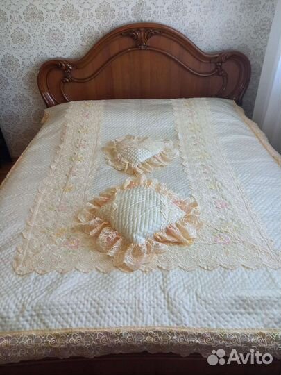 Покрывало на кровать с подушками