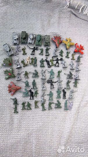 Набор солдатиков, рыцарей, самолетиков и танков