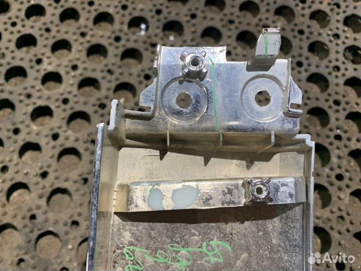 Молдинг бампера передний левый Mitsubishi L200 V