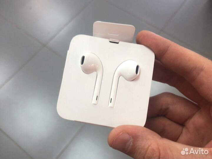 Наушники apple на iPhone