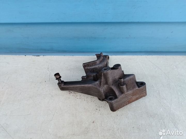 Кронштейн воздушного насоса Mercedes-Benz S-Class