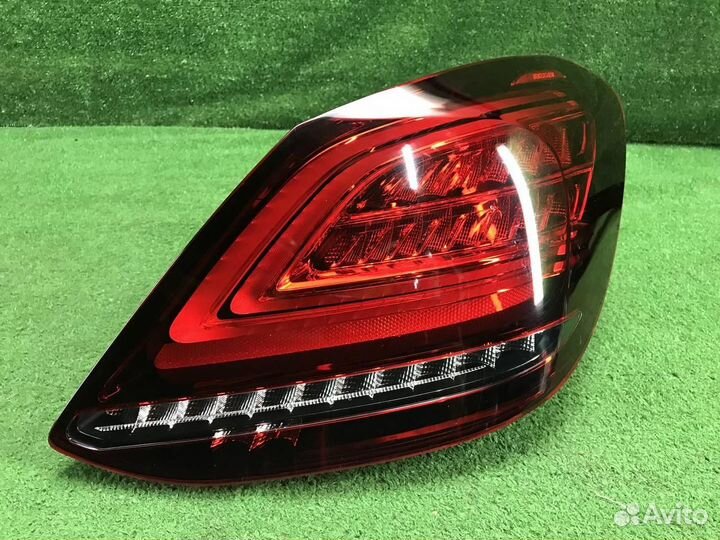 Фонарь задний правый Mercedes-Benz C-Class