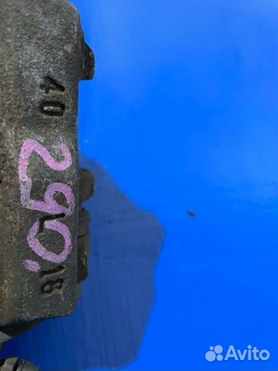 Суппорт тормозной задний левый Toyota Mark X