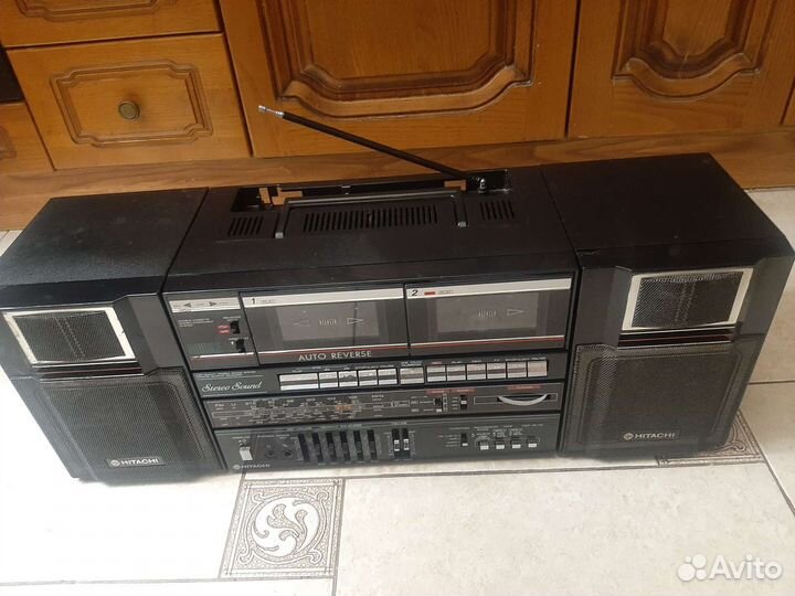 Винтажная магнитола Hitachi TRK-W550e