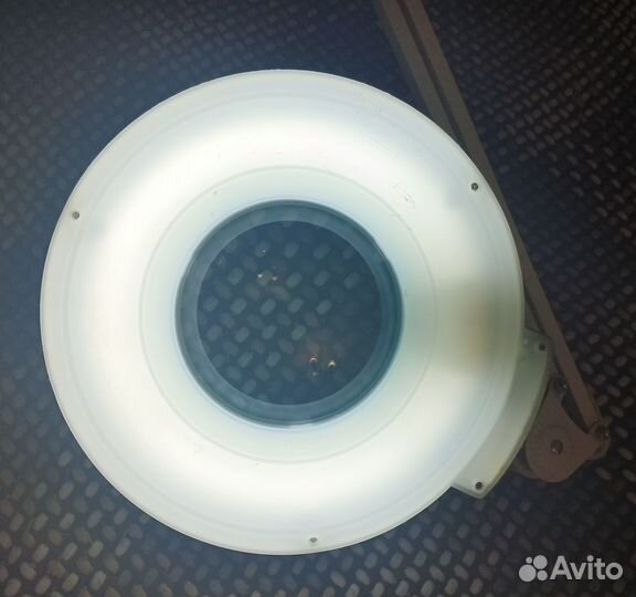 Лупа на струбцине круглая настольная с подсветкой