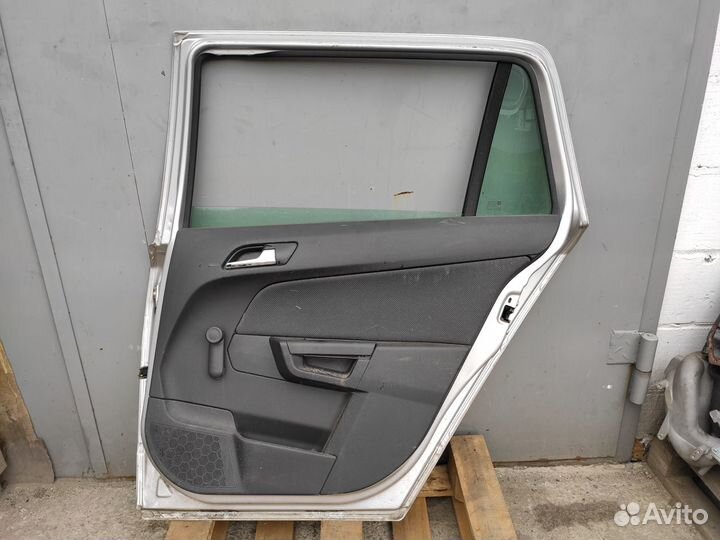 Дверь задняя правая на Opel Astra H Универсал Z157