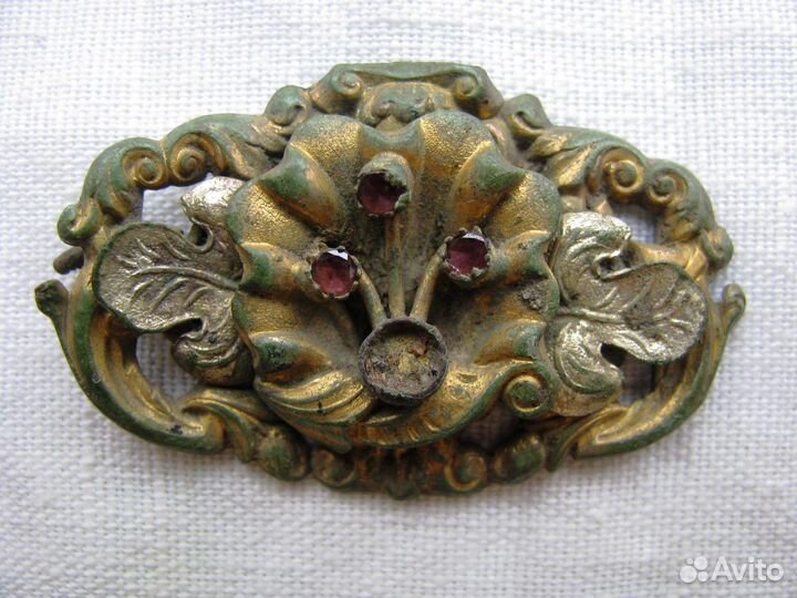 Станная брошь,позолота
