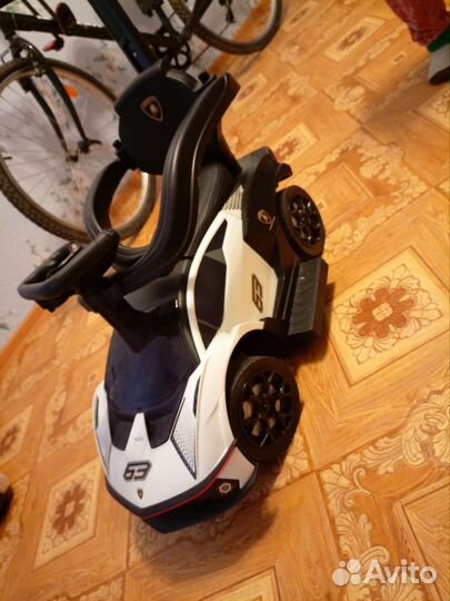 Детская машина каталка с ручкой бу