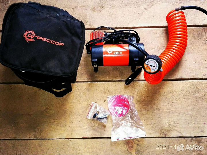 Фонарь с насосом