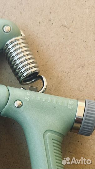 Эспандер кистевой регулируемый