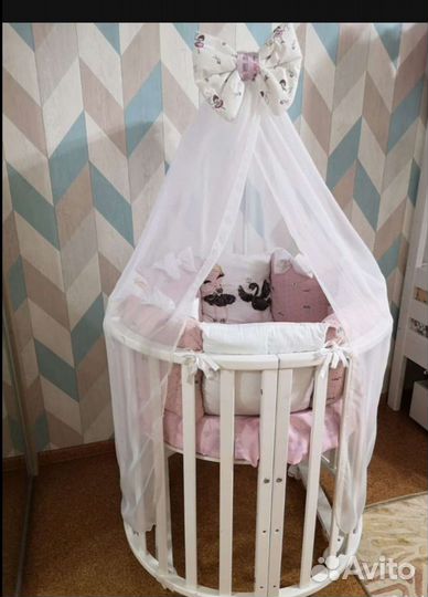 Детская кроватка с маятником круглая