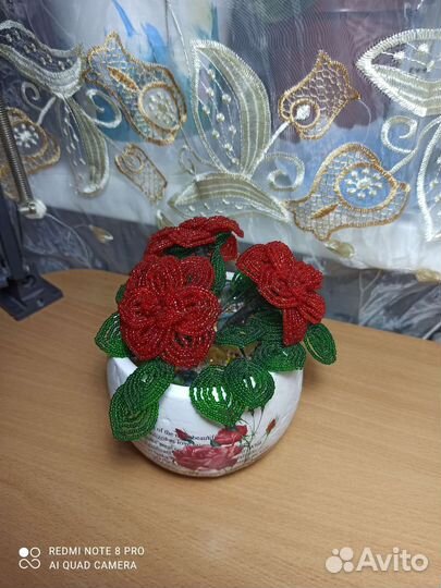 Роза в горшке из бисера