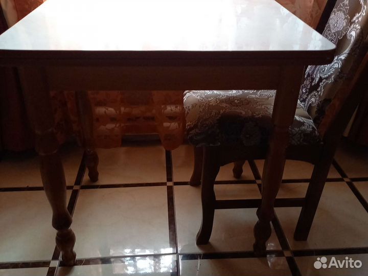 Кухонный стол