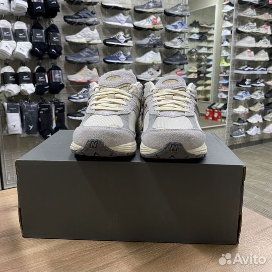 Кроссовки женские New Balance 2002R Angora 38-41