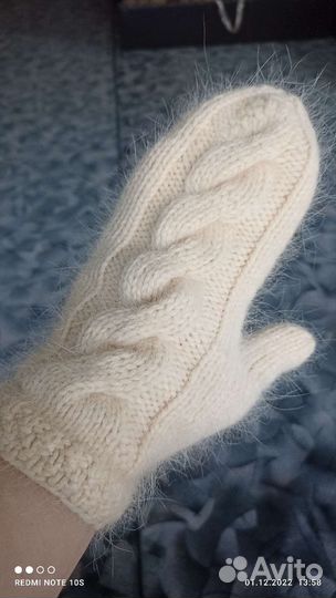 Варежки вязаные женские