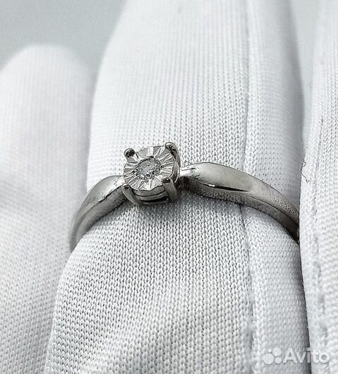 Золотое кольцо с бриллиантом 17р