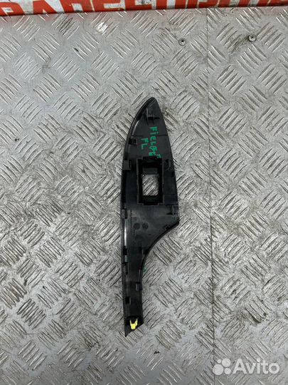 Накладка кнопки стеклоподъемника передняя левая То