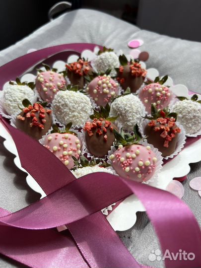 Клубничная коробочка (ягоды в шоколаде)