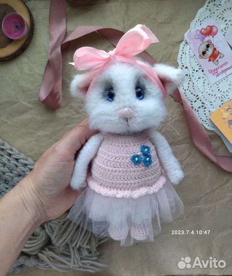 Вязаные котики игрушки ручной работы