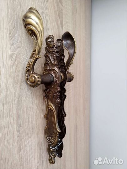 Старинные дверные ручки с накладками