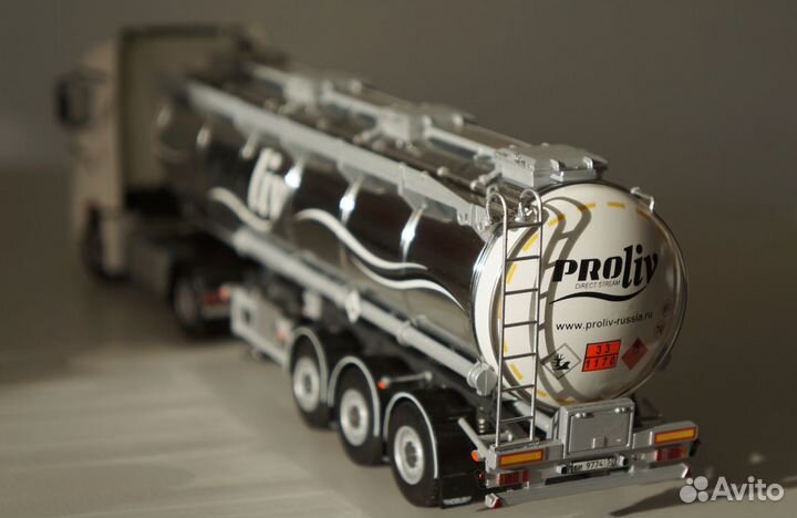 1/50 тягач Mercedes бензовоз бочка цистерна WSI