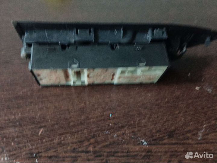 Блок стеклоподъёмника на Инфинити