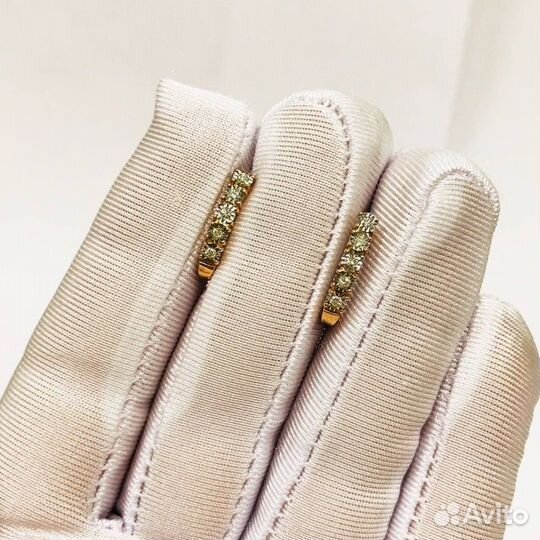 Золотые серьги с камнем