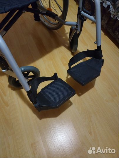 Кресло коляска для инвалидов