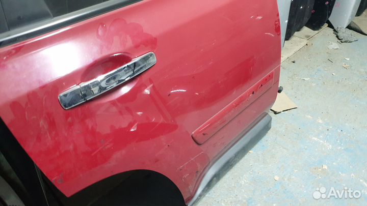 Задняя правая дверь Nissan x trail t31