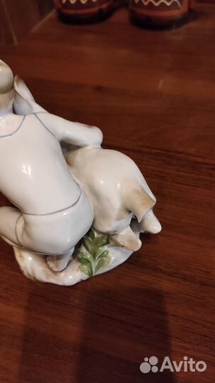 Статуэтка фарф.Юный пограничник. Мальчик с собакой