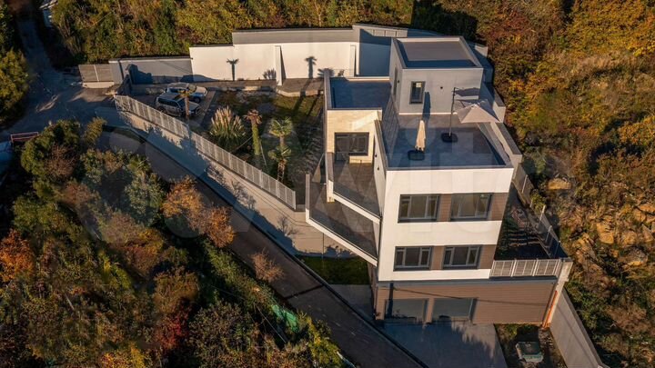 Дом 470 м² на участке 8 сот.