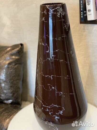 Ваза напольнпя настольная коричневая