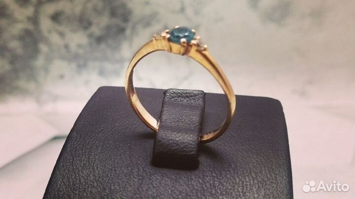 Золотое кольцо 585 пробы массой 1.33 грамма (р 15