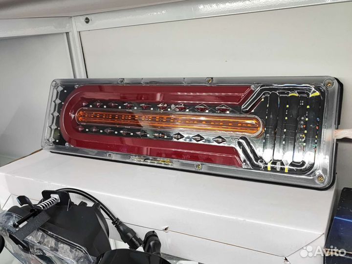 Стоп сигнал универсальный с поворотником 12-24v