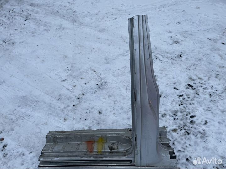 Порог правый WV Transporter T5