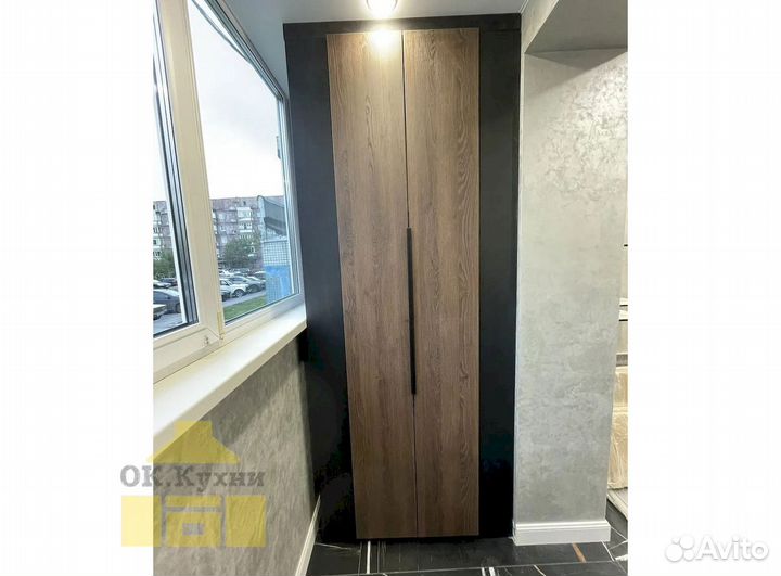 Книжный шкаф