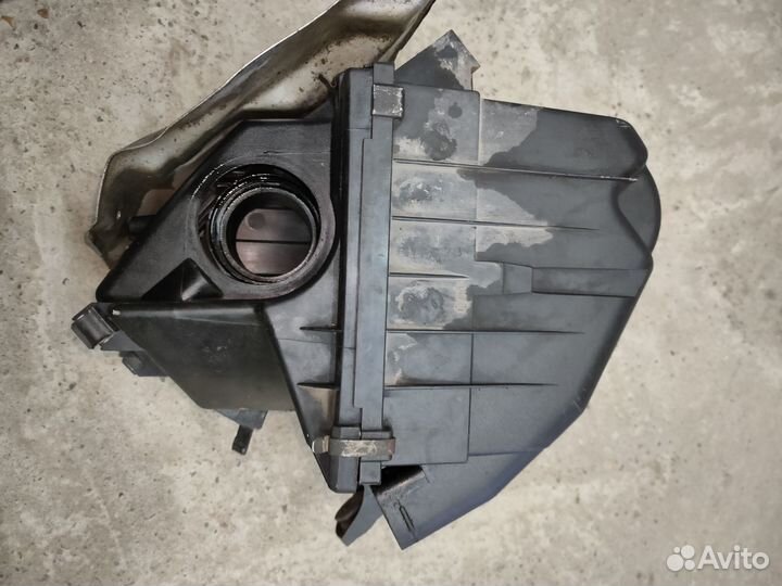 Корпус воздушного фильтра Volkswagen Passat B5