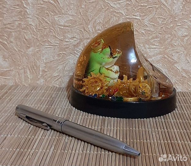 Подставка для ручки, Богатая лягушка