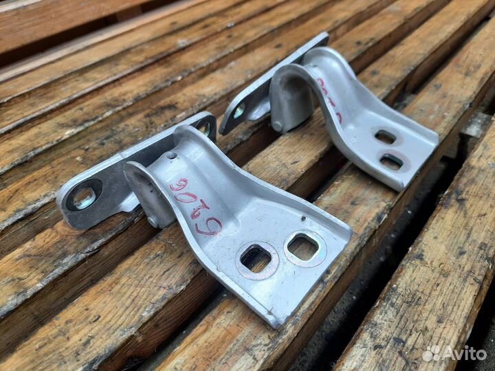 Петля крышки багажника Opel Astra J 2012 13275575