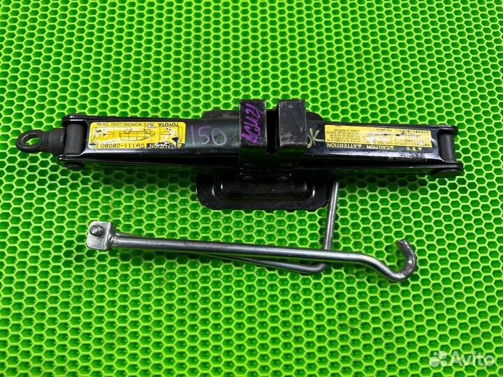 Домкрат Toyota Ipsum ACM21