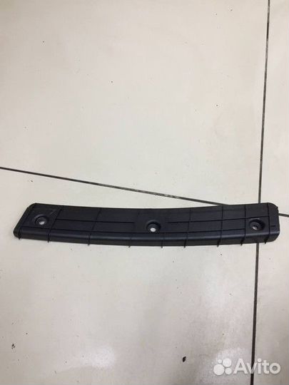 Накладка в жабо ограничитель правого дворника