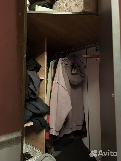 Угловой шкаф распашной