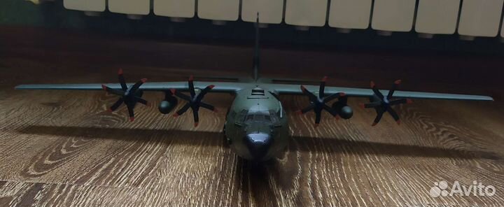 C-130-j-30 военно транспортный самолëт