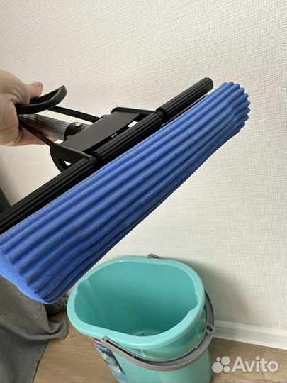 Швабра с отжимом, ведром и сменной губкой