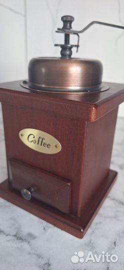 Кофемолка жерновая ручная
