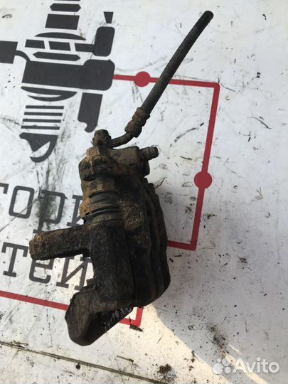 Суппорт тормозной задний правый Nissan Pathfinder