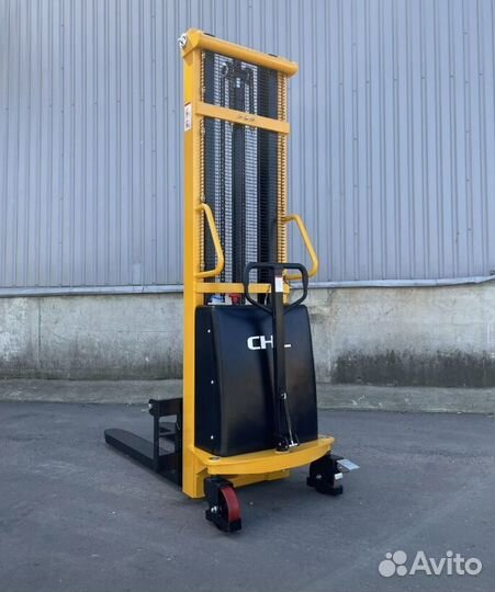 Штабелер с грузоподъемностью до 1,5 тонн