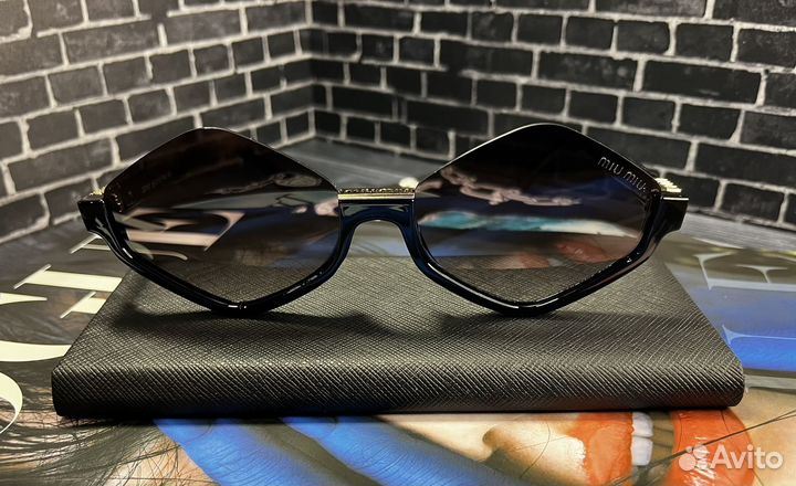 Солнцезащитные очки miu miu женские